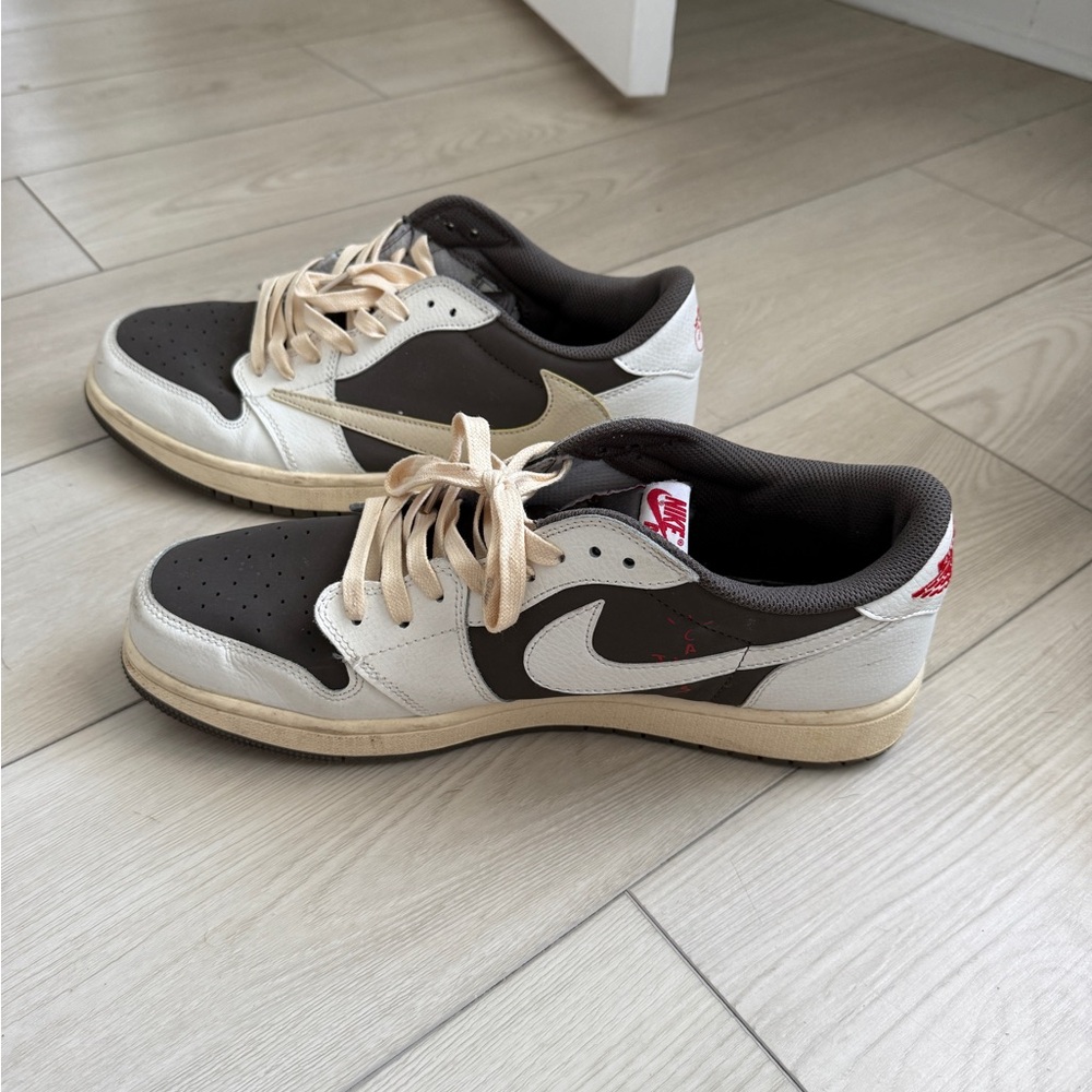 Men’s Nike air Jordan 1 low sneakers - Picture 2 of 7